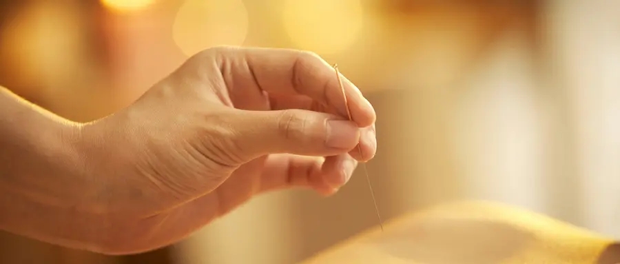 针灸推拿专业就业前景2026：本科能进医院吗？vs 中医学哪个更好就业？（附张雪峰建议+强校推荐）