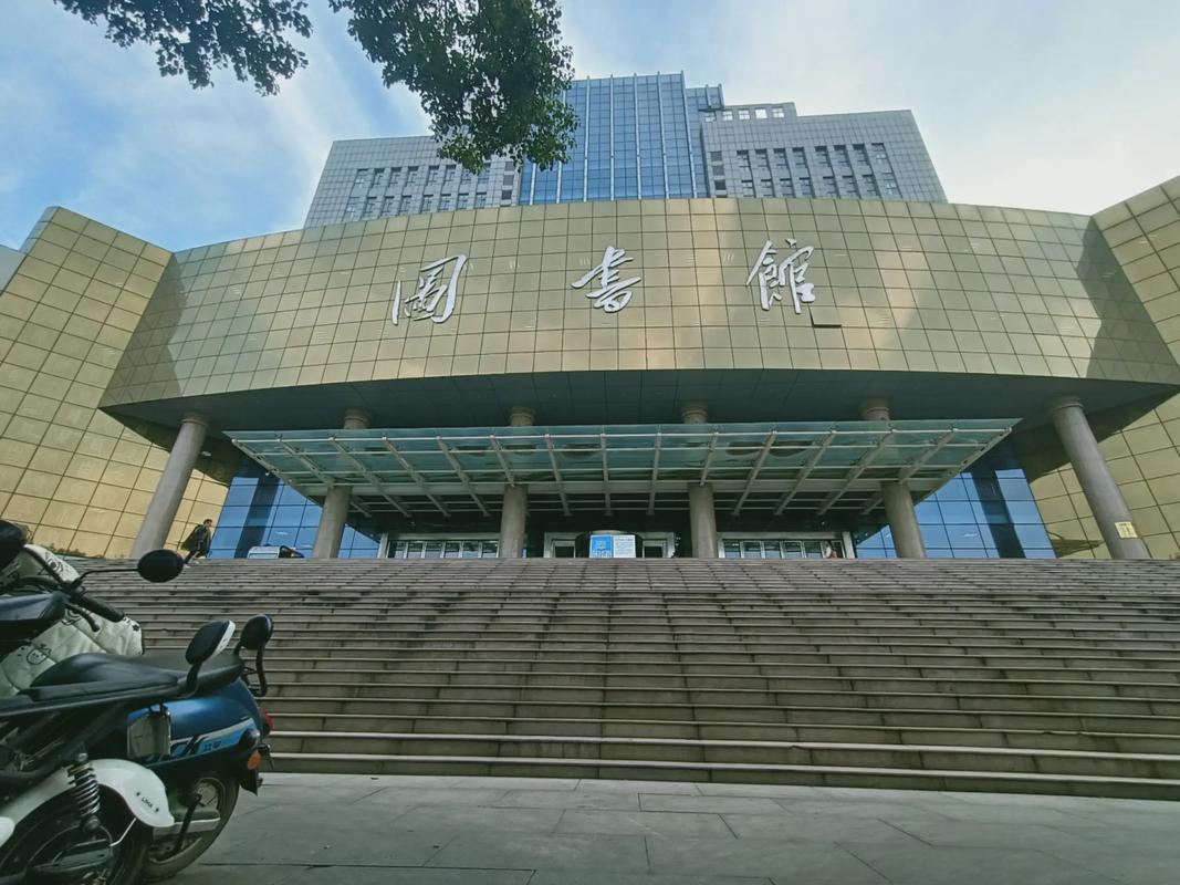 南阳理工学院是几本？是公办还是民办？